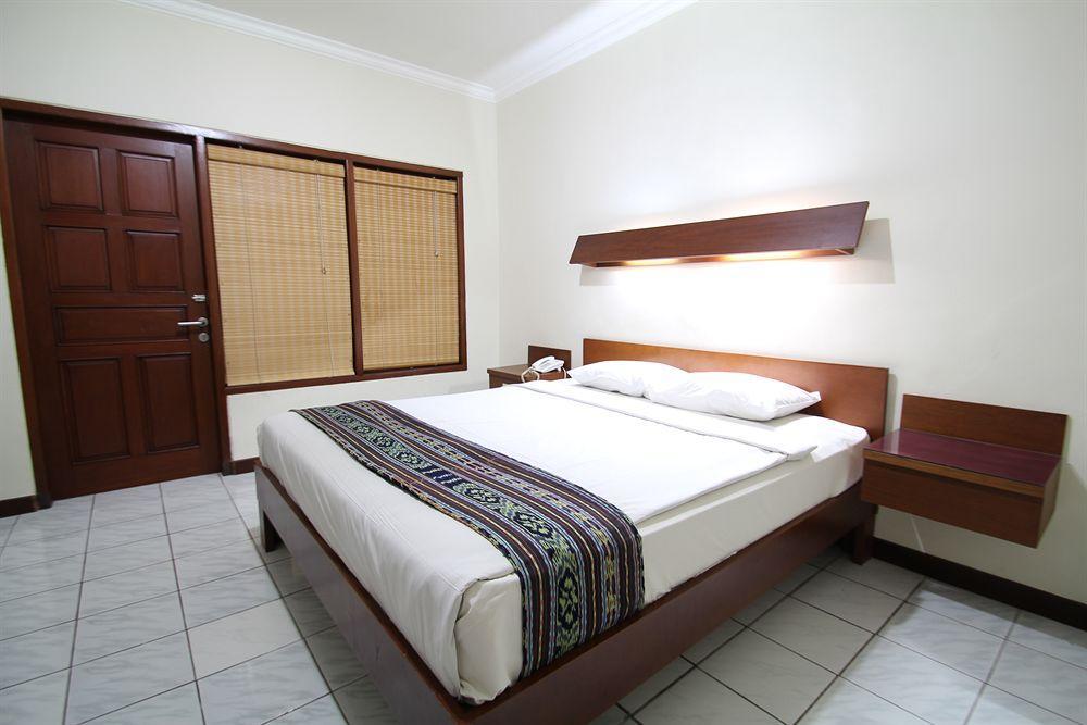 Paradiso Beach Inn Kuta  Exterior photo